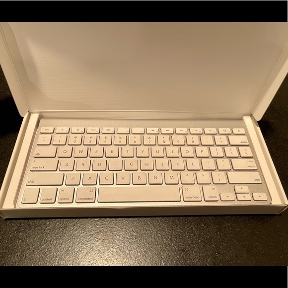 Apple Magic Wireless Keyboard - Picture 4 of 6